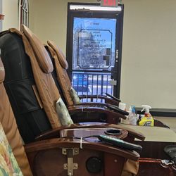 T D Nail and Spa - Inside