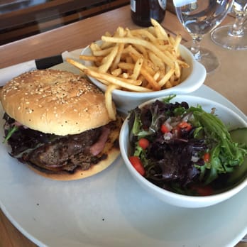 L'Intimiste - Burger - Steakhouses Near Me - Levis, Quebec