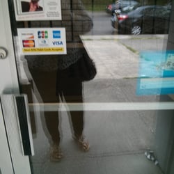 US Post Office - 5:15pm on a Wednesday and they were closed. No hours posted anywhere! :(