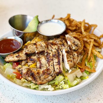 The Counter - BBQ Chicken Salad - Burgers Near Me - Honolulu, Hawaii The Counter - BBQ Chicken Salad - Burgers Near Me - Honolulu, Hawaii