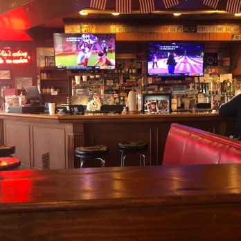 Dreamland BBQ - Inside bar area - Barbeque Near Me - Huntsville, Alabama