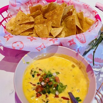 Taquero Mucho - Chips and queso - Tacos Near Me - Austin, Texas Taquero Mucho - Chips and queso - Tacos Near Me - Austin, Texas