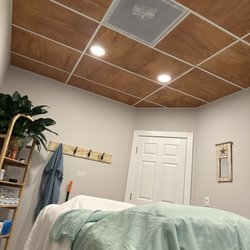 Jupiter Acupuncture - Jupiter Acupuncture treatment room.
