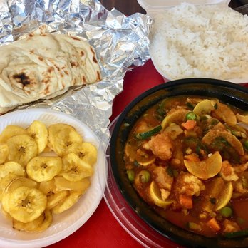Kerala Kitchen - Veggie curry, rice, naan and plantains ... Yummy - Indian Near Me - Lawrenceville, Georgia