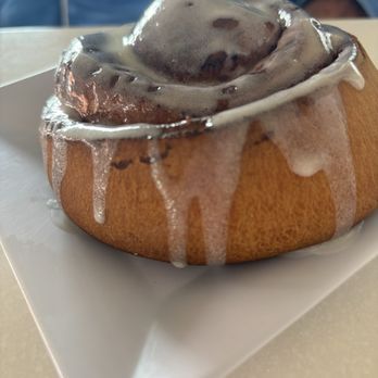 Scramble, a breakfast & lunch joint - Cinnamon roll - Breakfast & Brunch Near Me - Phoenix, Arizona