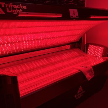Lite Body Sculpting - Red light therapy bed. The light on the end is used for either foot pain/neuropathy. - Weight Loss Centers Near Me - Citrus Heights, California
