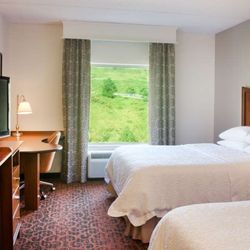 Hampton Inn & Suites Pittsburgh-Meadow Lands - Guest room