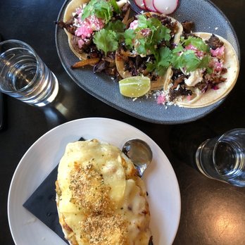 OSO Sonoma - Steak tacos and pasta of the day (Mac-and-cheese) - New American Near Me - Sonoma, California