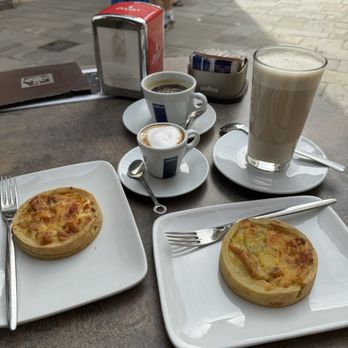 Al Theatro - We ordered a café latte, two quiches Americano and a fruit tart oh and an espresso - Pizza Near Me - Venezia, VE Al Theatro - We ordered a café latte, two quiches Americano and a fruit tart oh and an espresso - Pizza Near Me - Venezia, VE