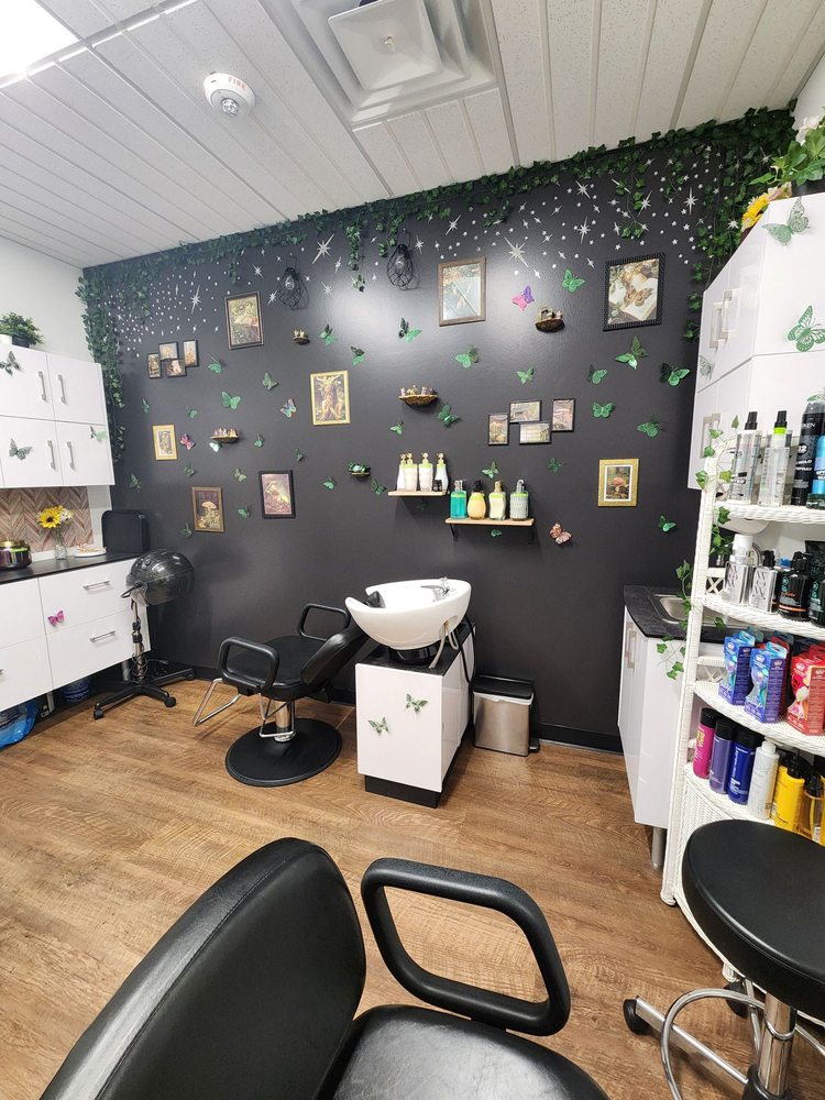 The Nerdy Hairartist Logo