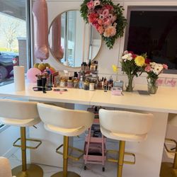 The Blowout Bar Long Island - Glam bar for make up application