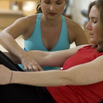 Kynetic Pilates - Ky teaching a student - Pilates Near Me Kynetic Pilates - Ky teaching a student - Pilates Near Me