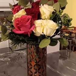 Lady J's Florist - Waaaay too many flowers in this vase!