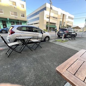 Lilikoi Kitchen - Additional outdoor seating - Coffee & Tea Near Me - Kailua, Hawaii