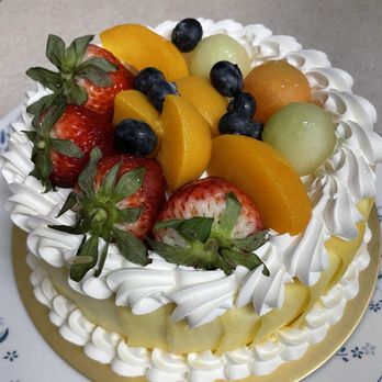 Fay Da Bakery - Fresh Mango Cake - Bakeries Near Me - Forest Hills, New York