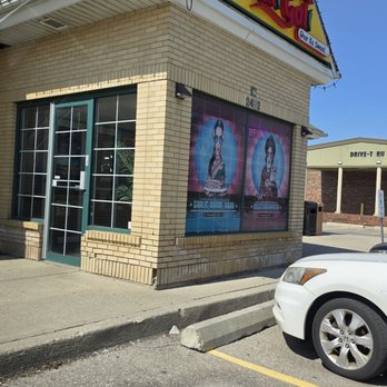 Paranthe Wali Gali - Entrance - Indian Near Me - Brampton, Ontario Paranthe Wali Gali - Entrance - Indian Near Me - Brampton, Ontario
