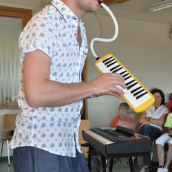 Musikseeräuber - Musikseeräuber Fabian an der Melodika.