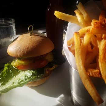 Putnam's Pub & Cooker - Beyond burger - Pubs Near Me - Brooklyn, New York Putnam's Pub & Cooker - Beyond burger - Pubs Near Me - Brooklyn, New York