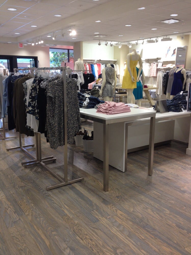 LOFT Updated May 2024 1818 Utica Sq, Tulsa, Oklahoma Accessories