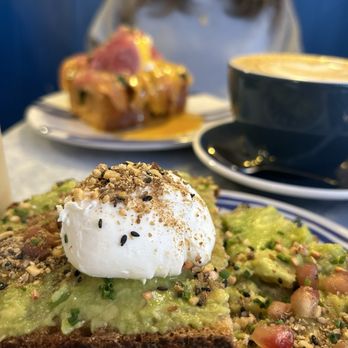 Kozy Bosquet - Avocado toast, salmon eggs benedict - Coffee & Tea Near Me - Paris, 75 Kozy Bosquet - Avocado toast, salmon eggs benedict - Coffee & Tea Near Me - Paris, 75