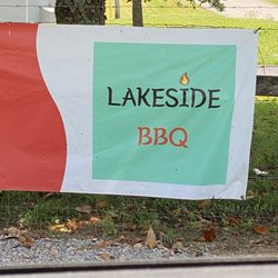 Lakeside Sno - The absolute best BBQ I've ever eat! Hundreds of shaved ice flavors and ice cream. The best BBQ Brisket I've eaten in my entire life!