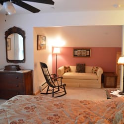 Hidden Cedar Inn - Northeast Bedroom - King bed with private full bath.