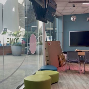 Cincinnati Children's Hospital - People can watch through the window during broadcasts - Hospitals Near Me - Cincinnati, Ohio
