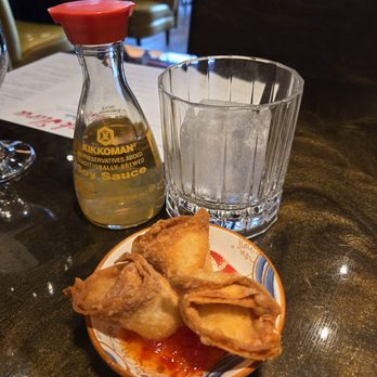 Dark Horse Bar & Eatery - This was a set, cocktail and cream cheese wonton. - American Near Me - St Paul, Minnesota