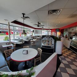 Dixie Chili - Quaint dining room