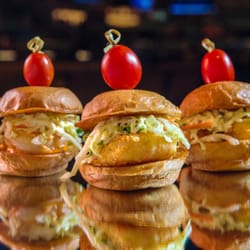 Tom's Watch Bar - Mohegan Sun - Shrimp Po Boy Sliders