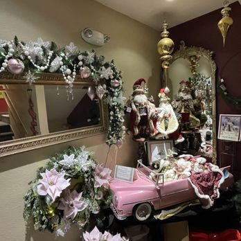 Kris Kringl - Charming! - Holiday Decorations Near Me - Leavenworth, Washington
