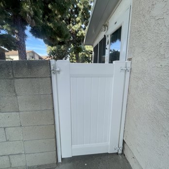 Fantastic Vinyl Fencing - Side gate - Decks & Railing Near Me - Baldwin Park, California Fantastic Vinyl Fencing - Side gate - Decks & Railing Near Me - Baldwin Park, California