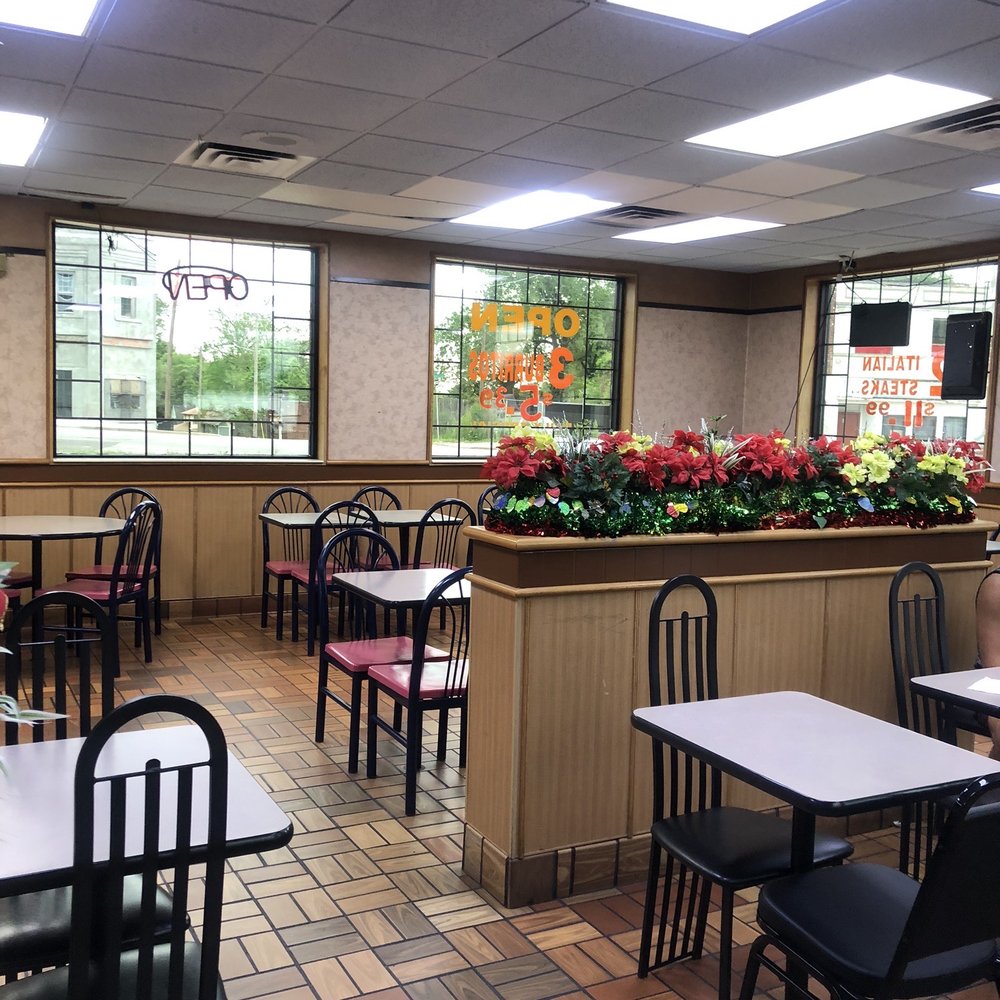 Texas Tom's - Restaurant interior - Burgers Near Me - Kansas City, Kansas