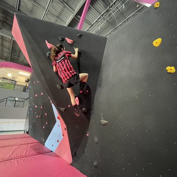Flying Squirrel - Trampoline Parks Near Me - Victoria, British Columbia