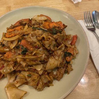 Basil & Co - Pad See Ew (no bell peppers & extra spicy) - Thai Near Me - Diamond Bar, California Basil & Co - Pad See Ew (no bell peppers & extra spicy) - Thai Near Me - Diamond Bar, California