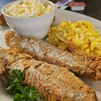 Dessence Cafe - Seafood Near Me - East Point, Georgia