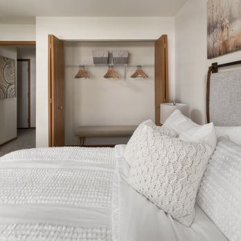 Manchester Oaks - Apartments Near Me - Franklin, Wisconsin Manchester Oaks - Apartments Near Me - Franklin, Wisconsin