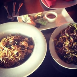 Oriental Grill - Noodles Thai y Pollo Hunan