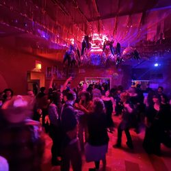 Beauty Bar - Dancing space
