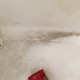 Berkeley Metropolitan - Grime in the bathroom's tub. - Apartments Near Me - Berkeley, California