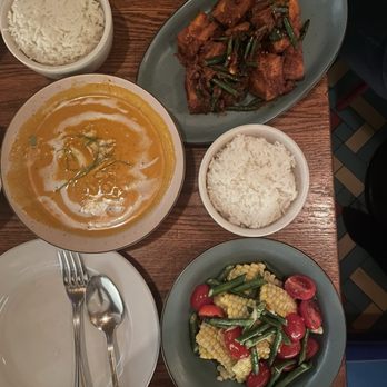 Fish Cheeks - Corn Salad, Coconut Crab Curry, Tofu Pad Prik Khing - Seafood Near Me - New York, New York Fish Cheeks - Corn Salad, Coconut Crab Curry, Tofu Pad Prik Khing - Seafood Near Me - New York, New York