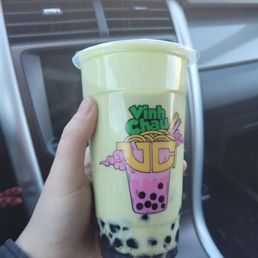 Avocado shake with boba pearls