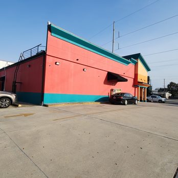 Daiquiri Run on 61 - Side with drive through - American Near Me - Metairie, Louisiana