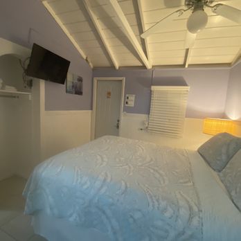 Tropical Cottages - Bedroom - Hotels Near Me - Marathon, Florida