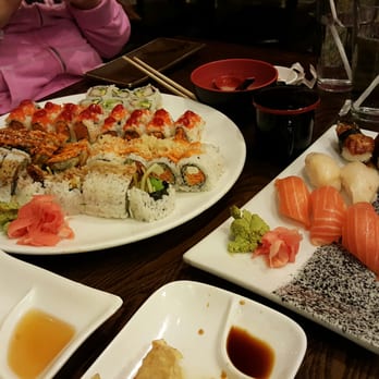 Sushi Para II - Lots of different rolls from ayce and salmon, super white tuna, octopus and eel nigiri on the right - Sushi Bars Near Me - Chicago, Illinois Sushi Para II - Lots of different rolls from ayce and salmon, super white tuna, octopus and eel nigiri on the right - Sushi Bars Near Me - Chicago, Illinois