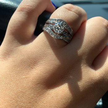 Diamonds & Designs - Jewelry Near Me - Pantego, Texas Diamonds & Designs - Jewelry Near Me - Pantego, Texas