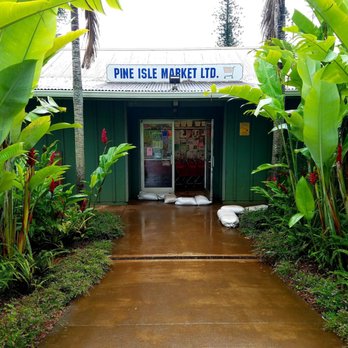 Pine Isle Market - Entrance area of Pine Isle Market........ - Grocery Near Me - Lanai City, Hawaii