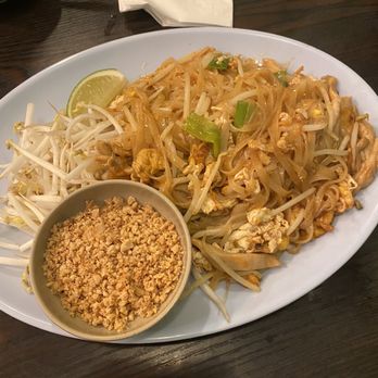 Ruen Pair - Pad Thai chicken - Thai Near Me - Los Angeles, California Ruen Pair - Pad Thai chicken - Thai Near Me - Los Angeles, California