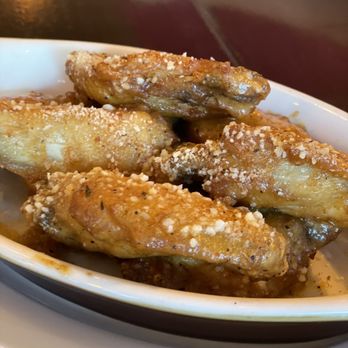 Beau's Grillery - Garlic wings - American Near Me - Bloomfield Hills, Michigan