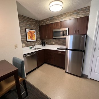 Residence Inn by Marriott - Kitchenette - Hotels Near Me - Lebanon, New Hampshire Residence Inn by Marriott - Kitchenette - Hotels Near Me - Lebanon, New Hampshire